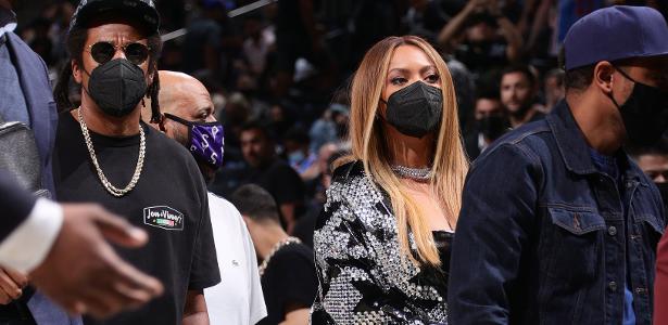 Fotos: Beyoncé e Jay Z assistem a jogo de basquete em NY - 03/11 