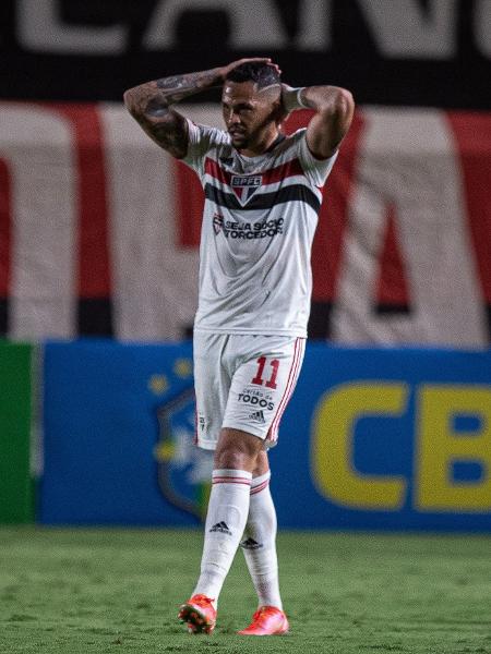 Luciano lamenta chance perdida do São Paulo na partida contra o Atlético-GO no Brasileiro - Heber Gomes/AGIF