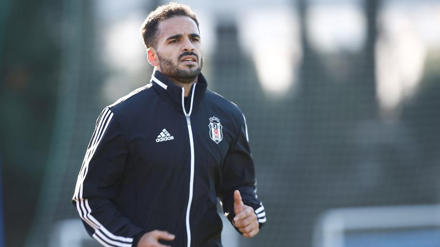 Douglas, ex-Barcelona e São Paulo, está no Besiktas, da Turquia - Mustafa Ciftci/Anadolu Agency via Getty Images