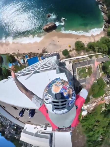 Jay Driscoll salta de paraquedas do topo de um hotel de luxo no Rio de Janeiro - Reprodução/Instagram