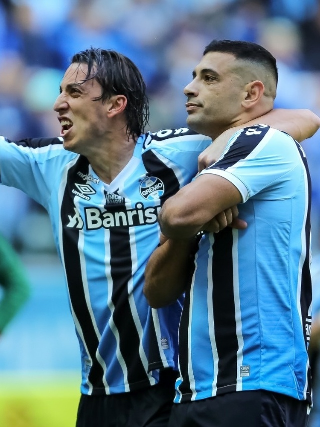 Grêmio resolve jogo no primeiro tempo e bate Tombense por 3 x 0