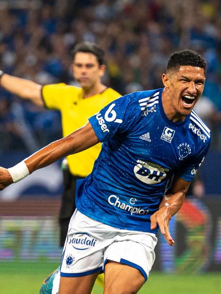 Luvannor, do Cruzeiro, comemora gol contra o Vasco pela Série B do Brasileirão - Alessandra Torres/AGIF