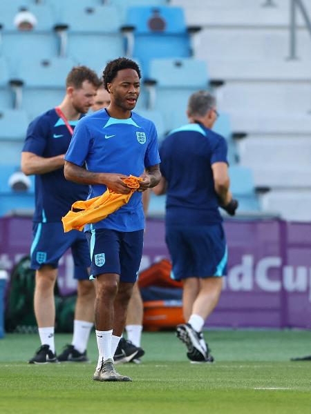 Raheem Sterling volta a treinar com a seleção inglesa. - MOLLY DARLINGTON/REUTERS