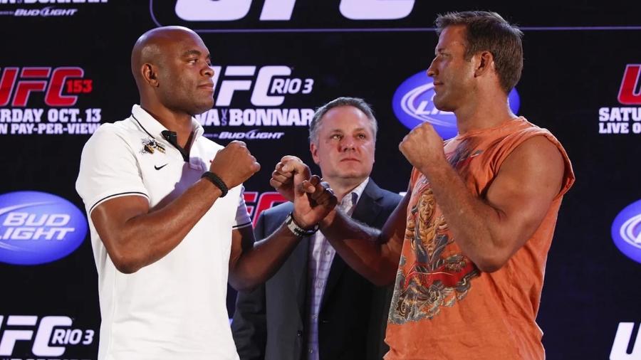 Anderson Silva e Stephan Bonnar antes de se enfrentarem em luta pelo UFC, em 2012. - Reprodução