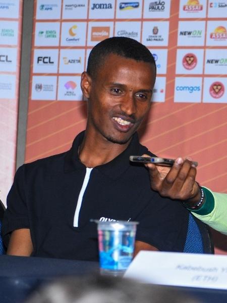 Kebebush Yisma, atleta etíope, em coletiva de imprensa oficial da Corrida Internacional São Silvestre. - Diogo Anhasco/Divulgação