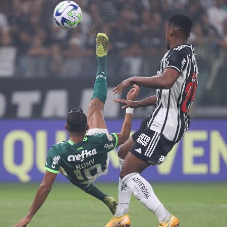 Rony, do Palmeiras, em jogo contra o Atlético-MG pelo Brasileirão
