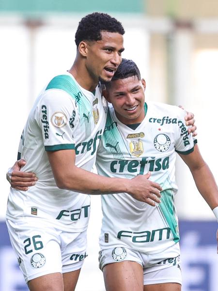 Murilo, que abriu o placar, e Rony, que fez dois, foram decisivos na goleada do Palmeiras