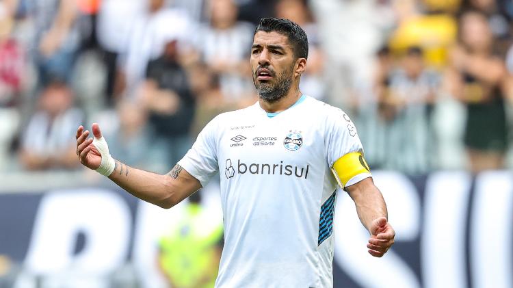 Suárez se lamenta durante jogo do Grêmio contra o Atlético-MG no Brasileiro