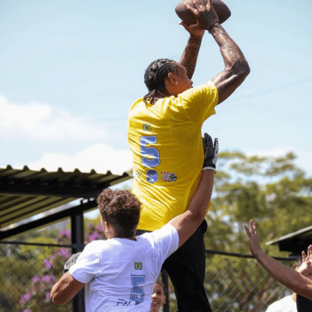 Jalen Ramsey, do Dolphins, em treino aberto no Brasil