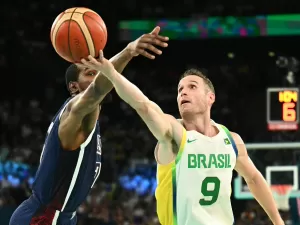 Em adeus, Huertas exalta basquete brasileiro após queda: 'muito respeitado'