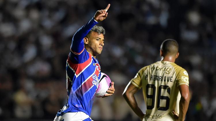 Lucho Rodríguez comemora gol do Bahia sobre o Vasco ainda no fim do 1° tempo