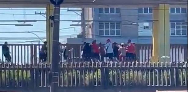 Torcedores de Grêmio e Inter são detidos em briga na estação de trem