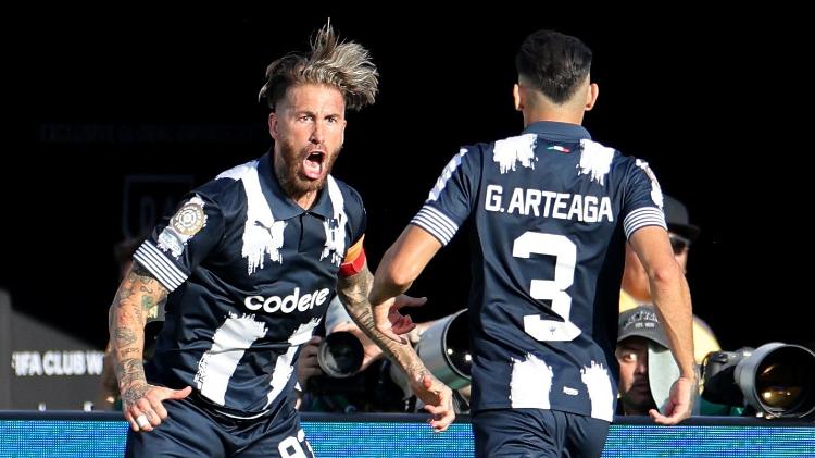Sergio Ramos festeggia il gol nella partita di Coppa del Mondo tra Monterrey e l'Inter
