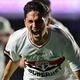 Crespo e Ferreirinha levam São Paulo à quarta vitória seguida após um ano