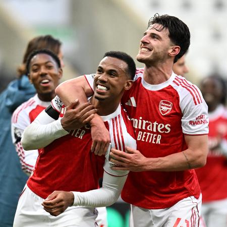 Gabriel Magalhães (esq.) comemora gol do Arsenal contra Newcastle pelo Campeonato Inglês Gabriel Magalhães (esq.) comemora gol do Arsenal contra Newcastle pelo Campeonato Inglês