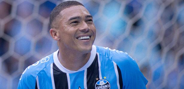 De Zagueiro a Artilheiro: a Surpreendente Transformação do Atacante no Grêmio