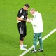 Dibu Mart&iacute;nez diz que jogou final da Liga Europa com dedo quebrado