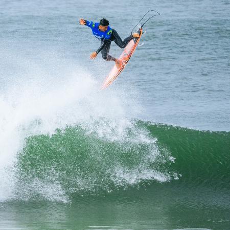 Gabriel Medina avança à semifinal em Portugal