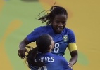 Futebol feminino precisará evoluir no país para se renovar na Rio-2016 - AFP PHOTO / OMAR TORRES