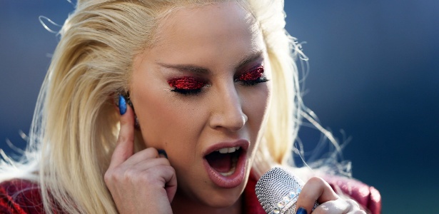 Lady Gaga cantou o hino nacional dos Estados Unidos na cerimônia de abertura do jogo - Patrick Smith / AFP