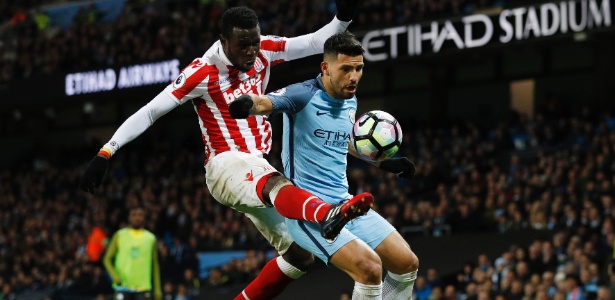 Agüero foi titular no ataque do City, mas passou em branco - Phil Noble/Reuters