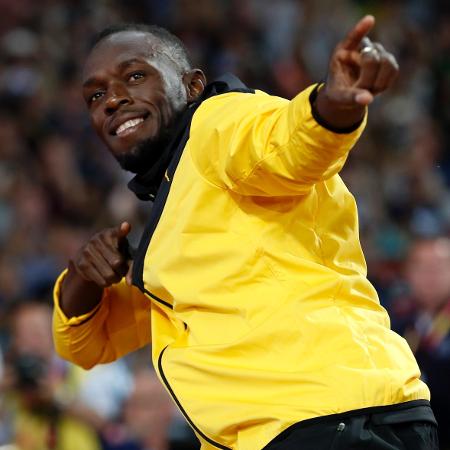 Usain Bolt faz seu famoso gesto em sua despedida no Mundial de Atletismo - Phil Noble/Reuters