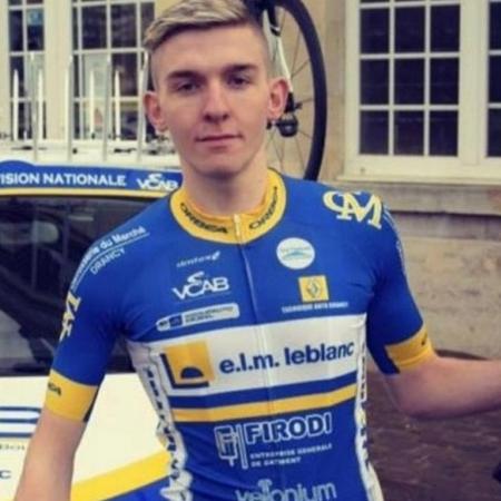 Ciclista Mathieu Riebel tinha 20 anos. Colega de equipe fraturou a perna - Reprodução