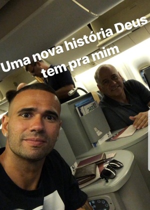 Leandro Castán posta foto de dentro do avião rumo ao Rio de Janeiro - Divulgação / Instagram de Leandro Castán - Divulgação / Instagram de Leandro Castán