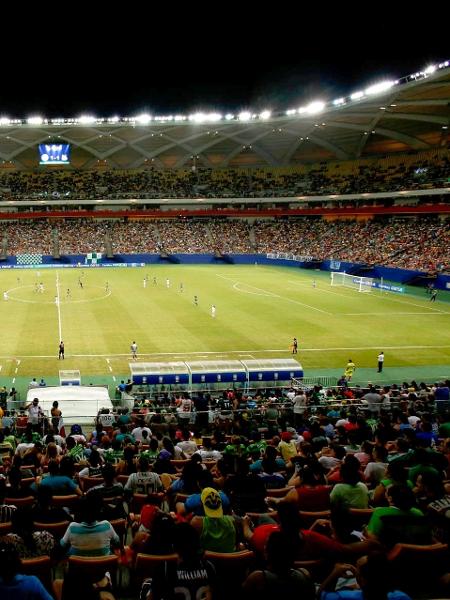 Torcedores lotam a Arena da Amazônia para assistir à disputa entre Iranduba e Santos pelo Campeonato Brasileiro, em 2017 - Esporte Clube Iranduba da Amazônia