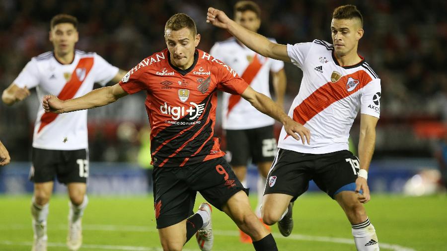 Athletico levou dois gols do River Plate nos acréscimos e perdeu a Recopa - Agustin Marcarian/Reuters