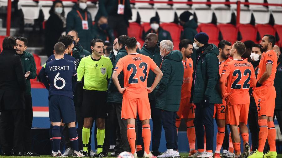 PSG x Istanbul: Times deixam campo após 4º árbitro ser acusado de racismo - Franck Fife/AFP