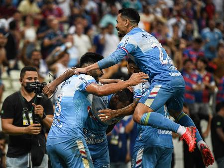 Fortaleza atropela o Atl&Atilde;&copy;tico-BA e vai &Atilde;&nbsp; semi da Copa do Nordeste