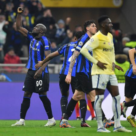 Lukaku comemora gol pela Inter de Milão contra o Porto - DANIELE MASCOLO/REUTERS