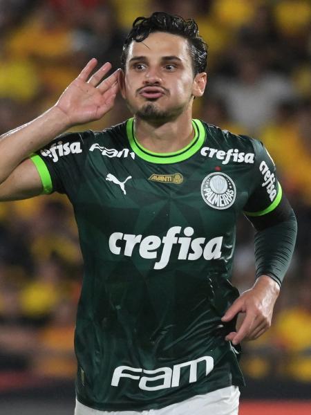 Pin de 2 3 em 07  Jogadores de futebol, Fotografia de futebol, Futebol