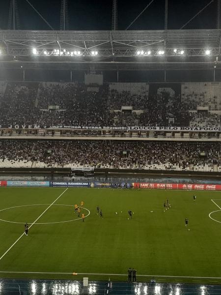 Torcida do Botafogo antes do duelo com o Magallanes, pela Sul-Americana - Alexandre Araújo / UOL