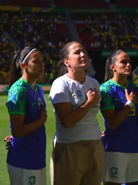 Quem são as ex-jogadoras que entraram em campo no jogo da seleção