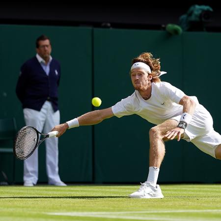 Rublev marcou um ponto decisivo no quinto set contra Bublik, nas oitavas de final de Wimbledon - Zac Goodwin/Getty