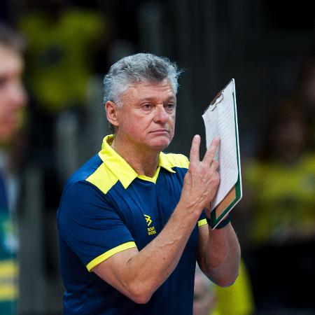 Técnico Renan Dal Zotto, durante partida do Brasil pelo Pré-Olímpico de vôlei masculino