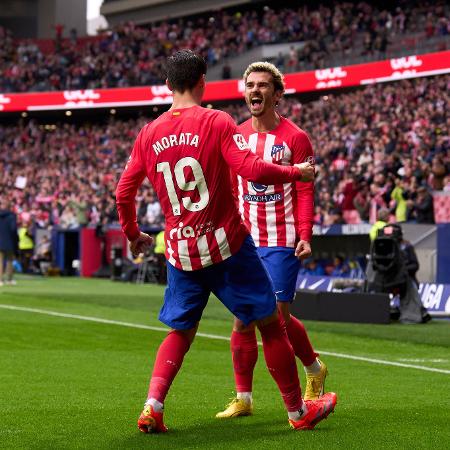 Morata e Griezmann, do Atlético de Madri, comemoram gol contra o Almeria pelo Campeonato Espanhol