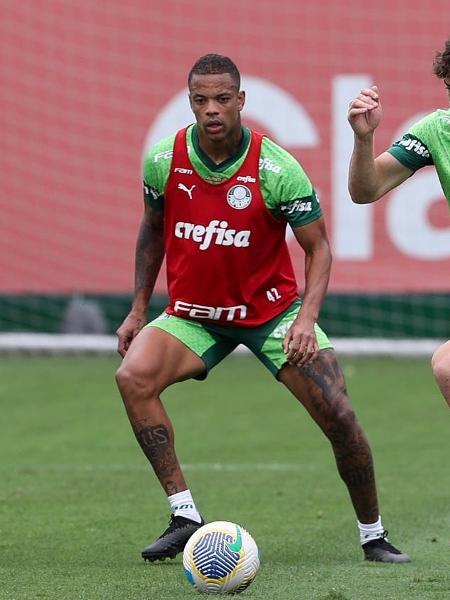 Caio Paulista se reapresentou normalmente ao Palmeiras na manhã desta quarta-feira (18) na Academia de Futebol