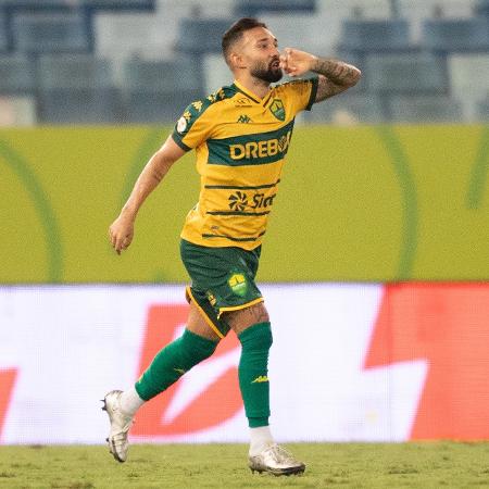 Clayson foi anunciado como novo reforço do Mirassol