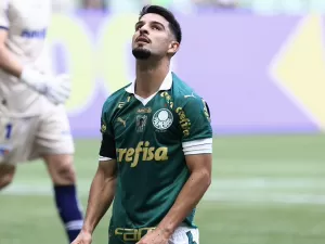 Palmeiras tropeça contra o Fortaleza, assume a liderança e seca o Botafogo