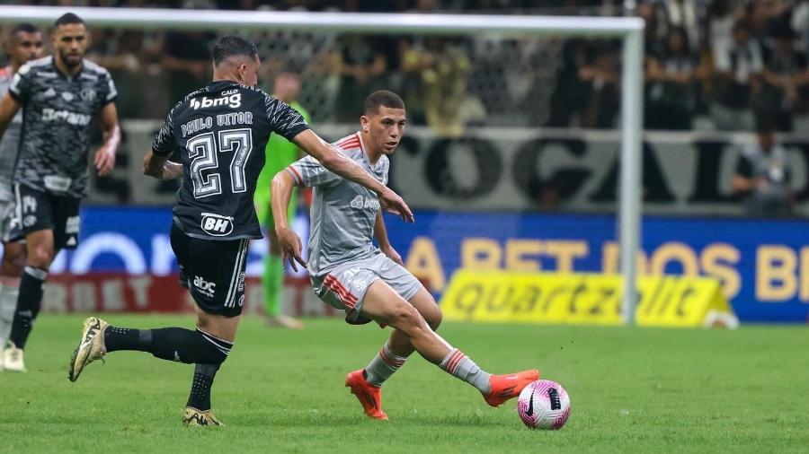 Gabriel Carvalho tem contrato com o Inter até dezembro de 2028