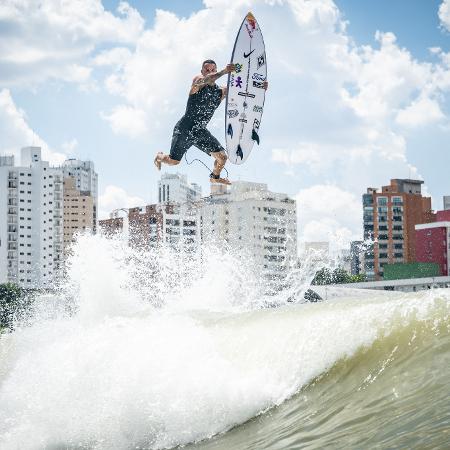 Italo Ferreira, no São Paulo Surf Club Italo Ferreira, no São Paulo Surf Club