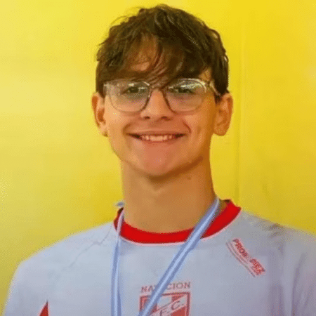 Matías Bottoni, de 17 anos, pode ficar paraplégico após acidente em piscina Matías Bottoni, de 17 anos, pode ficar paraplégico após acidente em piscina