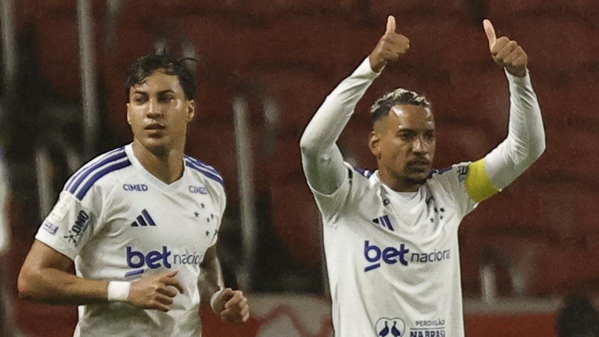 Cruzeiro bate Inter com golaço de Matheus Pereira e lesão de Pec na estreia
