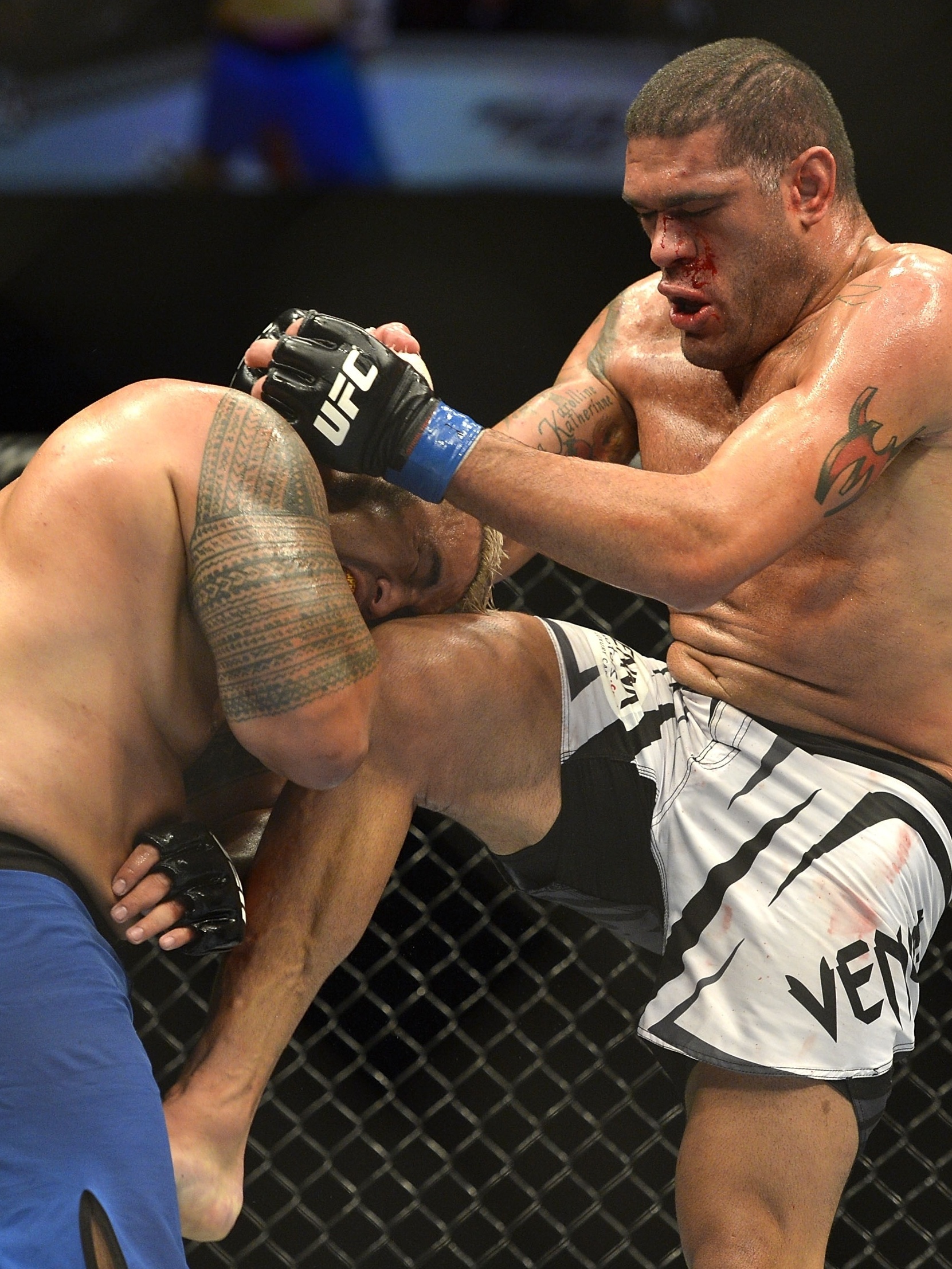 Peso pesado russo do UFC é flagrado em exame antidoping