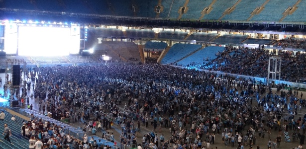 Torcida do Grêmio enche o campo da Arena para jogo de volta da Libertadores - Marinho Saldanha/UOL