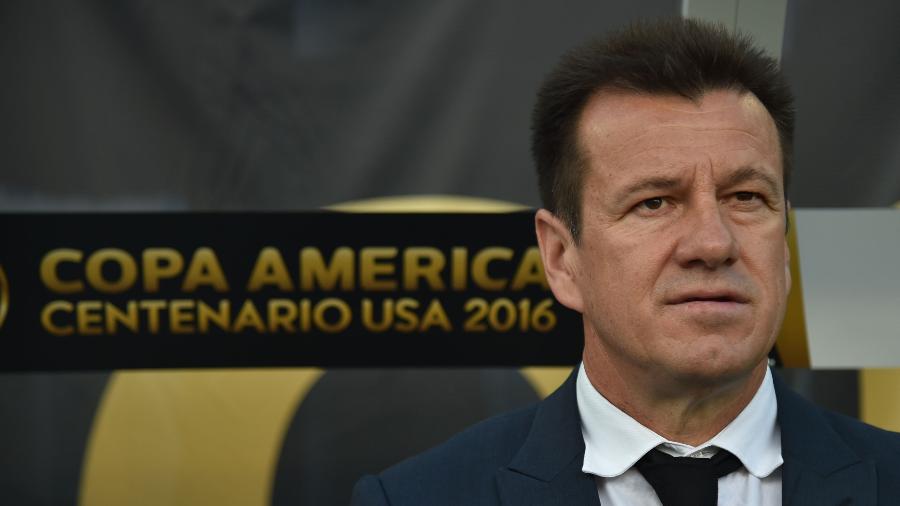 Dunga durante a Copa América 2016 - Hector Retamal/AFP Photo