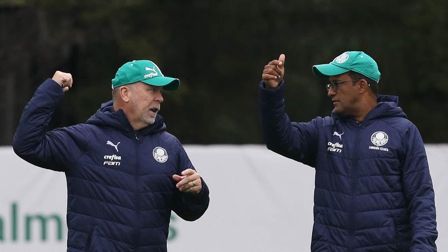 Mano Menezes, novo técnico do Palmeiras, e Wesley Carvalho, treinador do sub-20 - Cesar Greco/Ag. Palmeiras/Divulgação